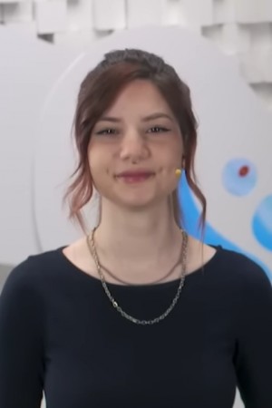 Esther Kerkhoff as Host on Game Two