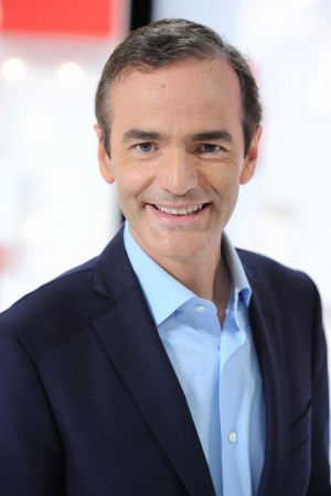 Franck Ferrand as Chroniqueur  on Roll on Sunday