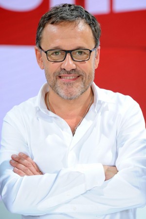 Emmanuel Chaunu as Dessinateur  on Roll on Sunday