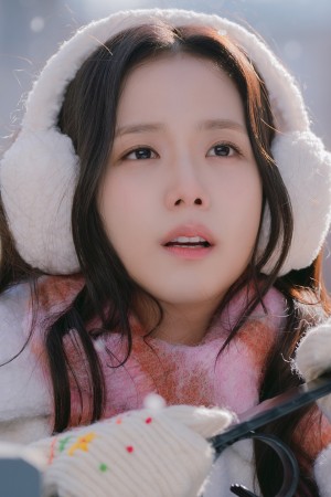 Kim Ji-soo as Seo Mi-rae on Boyfriend on Demand