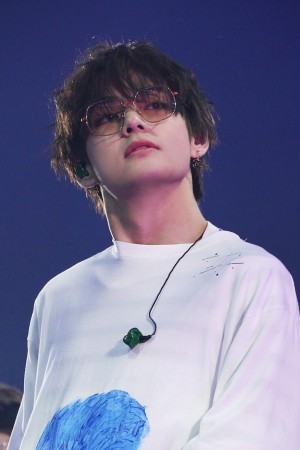 Character image for V