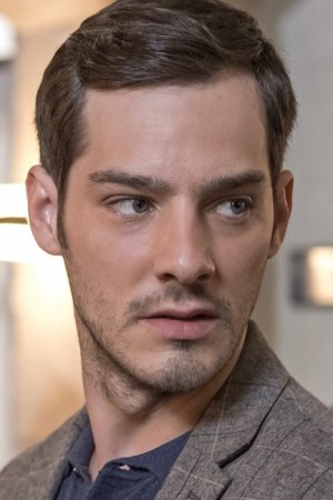 Character image for León