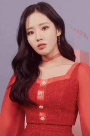 Park Ji-won as Jiwon on fromis_9: FM_1.24