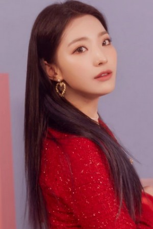Lee Sae-rom as Saerom on fromis_9: FM_1.24