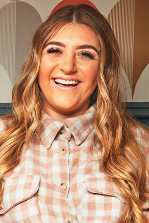 Character image for Izzi Warner