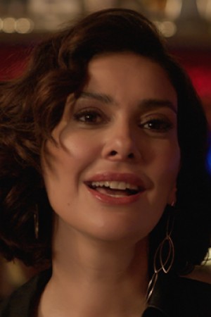 Bergüzar Korel as Günes on Deeply