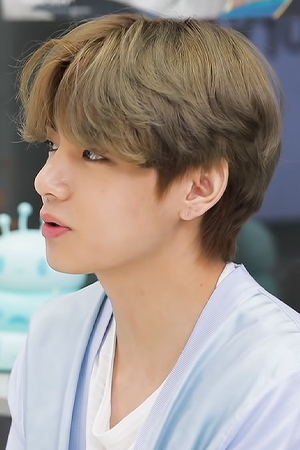 Character image for V