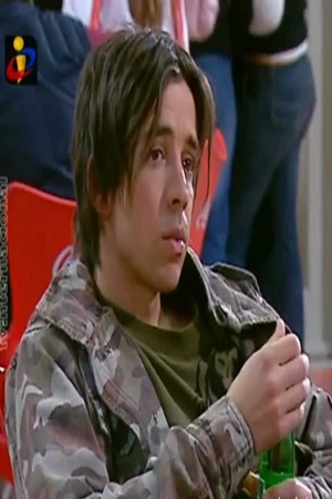 Paulo Vintém as Topê on Strawberries with Sugar