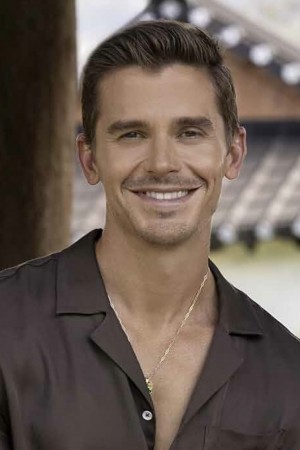 Character image for Antoni Porowski