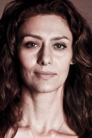 Character image for Júlia Rebelo