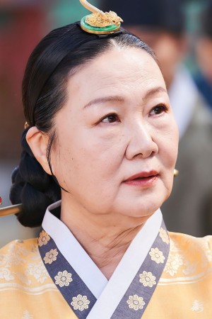 Character image for Queen Dowager 