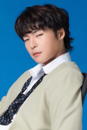 Character image for Dee