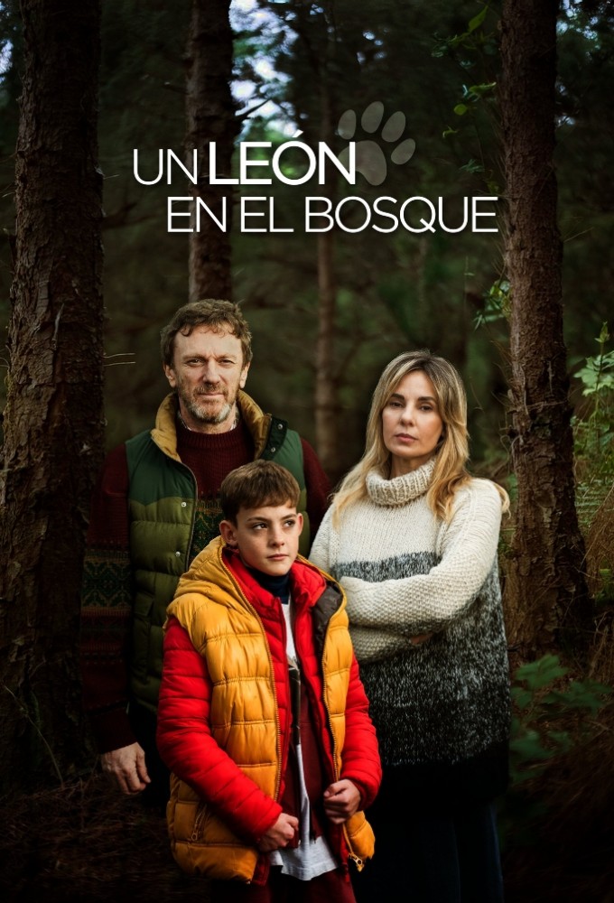 Un león en el bosque Image